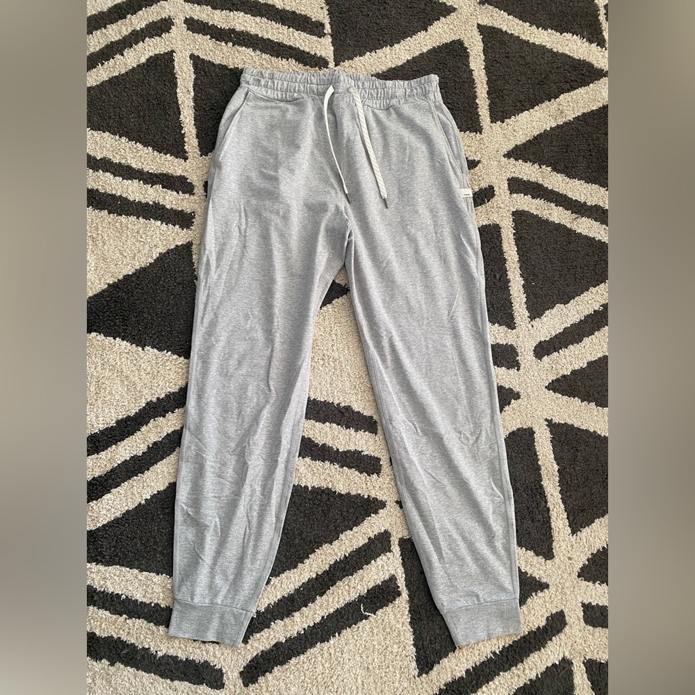 Vuori womens joggers size s